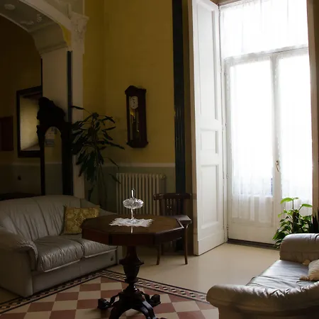 B&B Centrale Bed and breakfast 2*