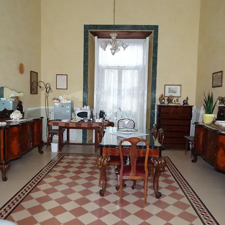 Alojamento de Acomodação e Pequeno-almoço B&B Centrale Salerno